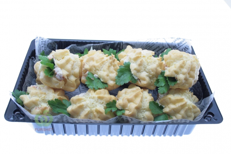 Профитроли с салатом из курицы,орехов,сельдерея и ананаса