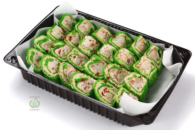 Мини рулетики из пюре брокколи с малиновым сыром и подкопчёным судаком