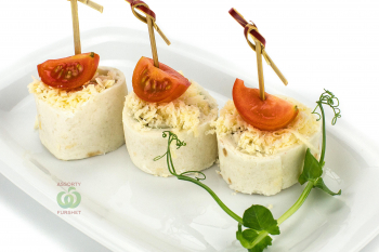 Мини-рулетики из сыровяленой куриной грудки
